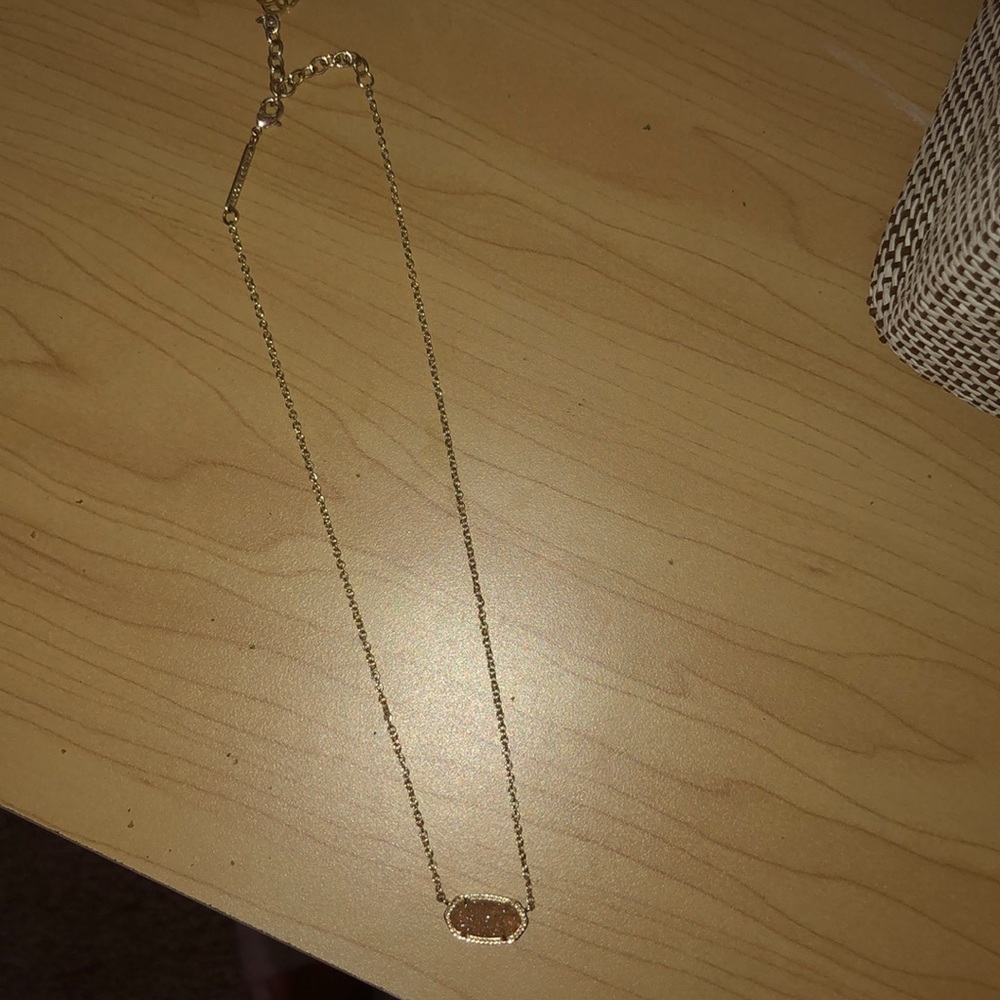 Kendra Scott necklace
